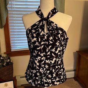 Elegant sleeveless top.